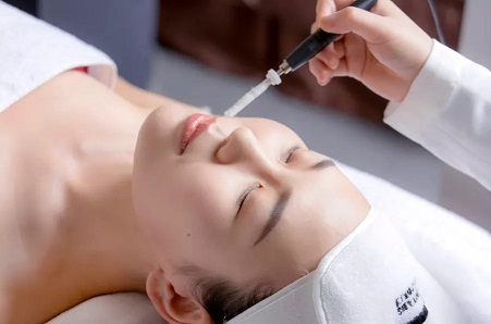 VN奶滑煥膚和VC美白該如何選才能精準美白？